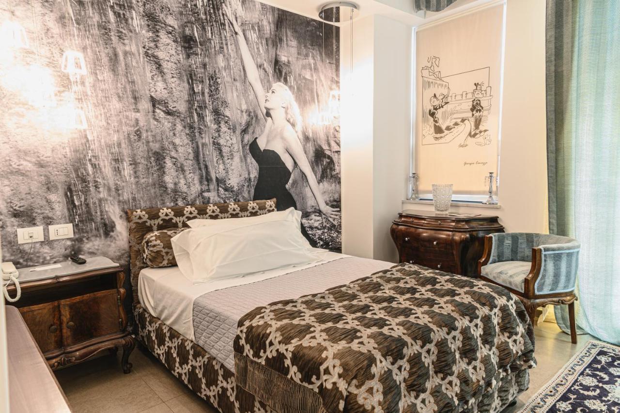 Hotel Cineapollo - Ogni Camera Un Film! เมสซีนา ภายนอก รูปภาพ