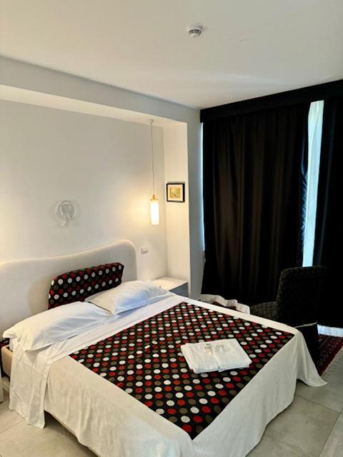 Hotel Cineapollo - Ogni Camera Un Film! เมสซีนา ภายนอก รูปภาพ